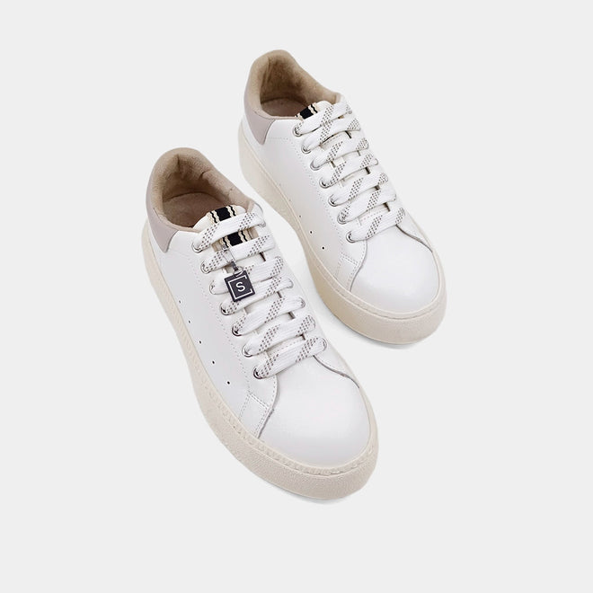 Sally Sneaker